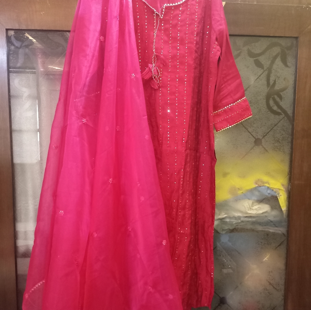 Designer embroidered muslin kurta dupatta bottom set (size xxl) - Picture 2 of 14